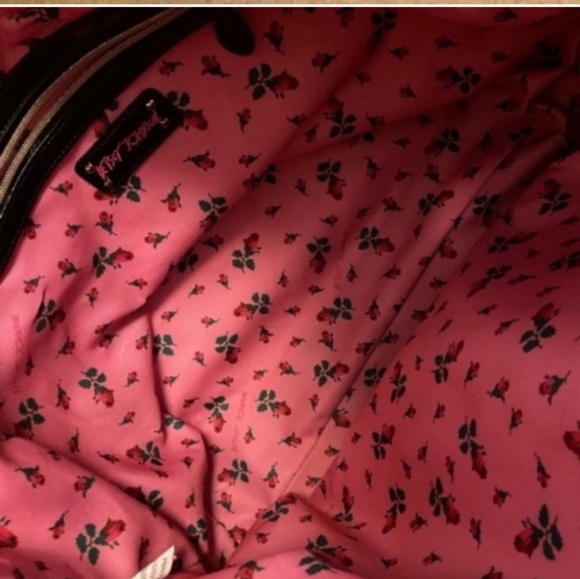 Gorgeous Betsey Johnson baby bag that could be used as a travel bag - Picture 2 of 4